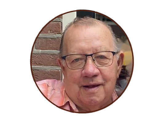 Tuigmaker Ton van der Horst, ruim 50 jaar ervaring met lederen tuigen
